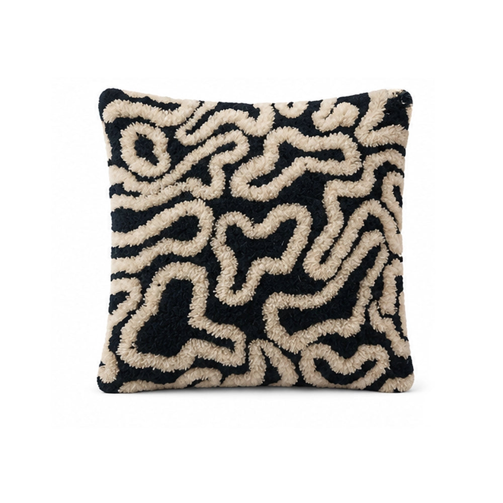 Labyrinth cushion3